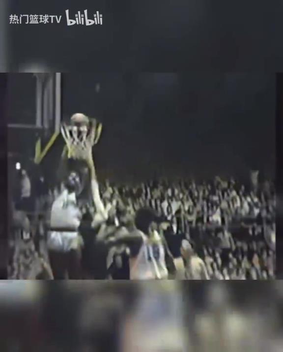 這是怪物嗎？張伯倫高中時期是怎么打球的？校園里的明星！