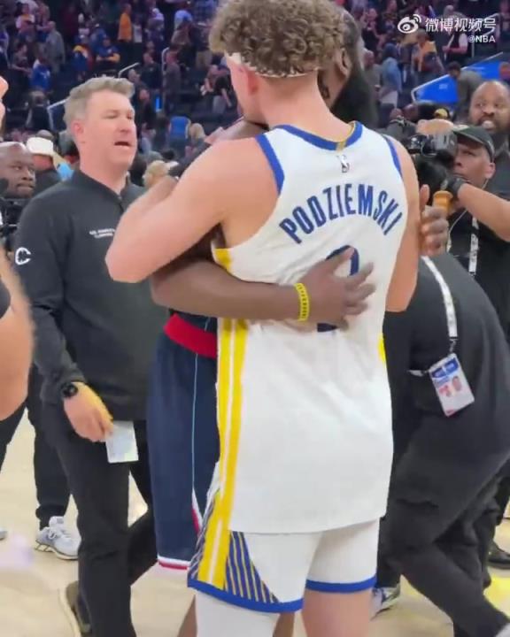 能打破附加賽不勝魔咒嗎？庫里賽后和哈登&小卡紛紛擁抱