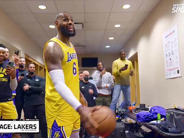 里弗斯絕殺之后湖人隊(duì)的更衣室氛圍，簡(jiǎn)直不要太和諧??！